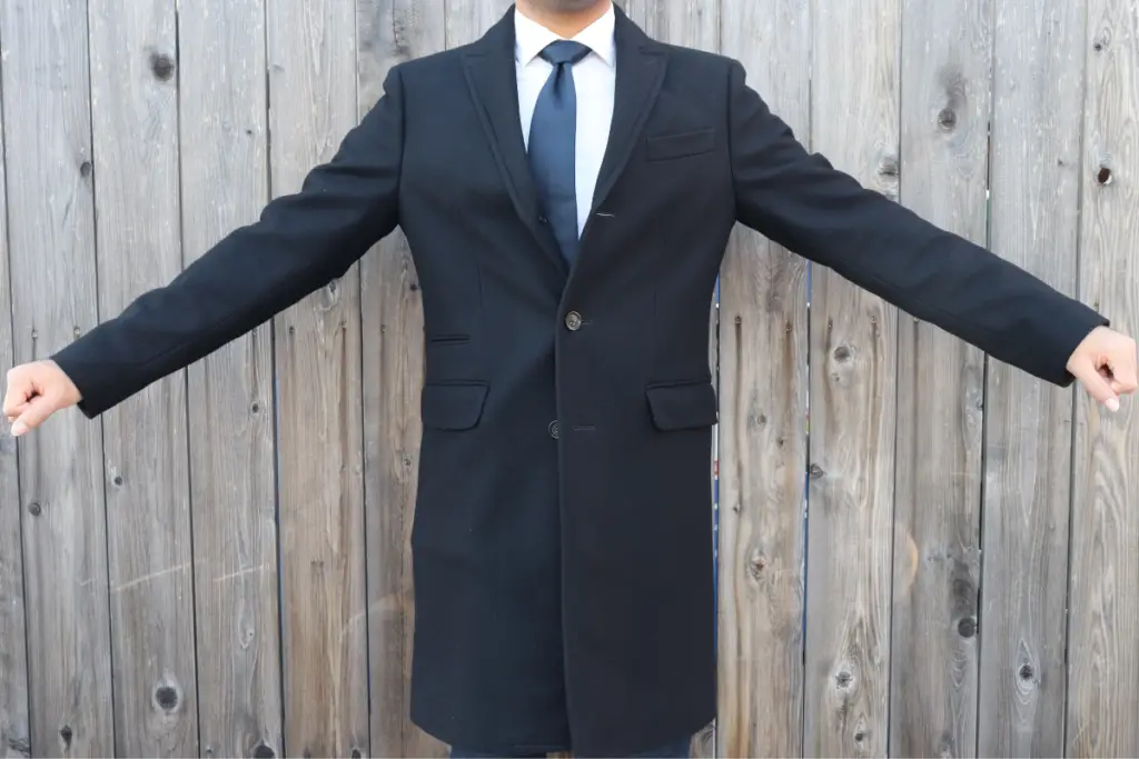 arm holes fit of top coat, how arm holes of a top coat fit, top coat fit guide