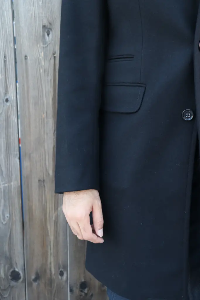 how a top coat shoulf fit, sleeve length of a top coat