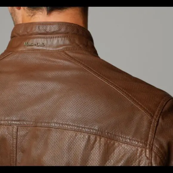 collar fit of a leather jacket 